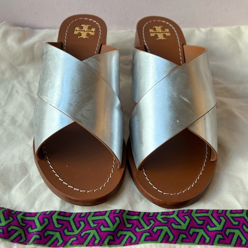 TORY BURCH SILVER METALLIC MONTROSE STACKED BLOCK HEEL SLIDE SANDALS BRAND NEW - Picture 16 of 16